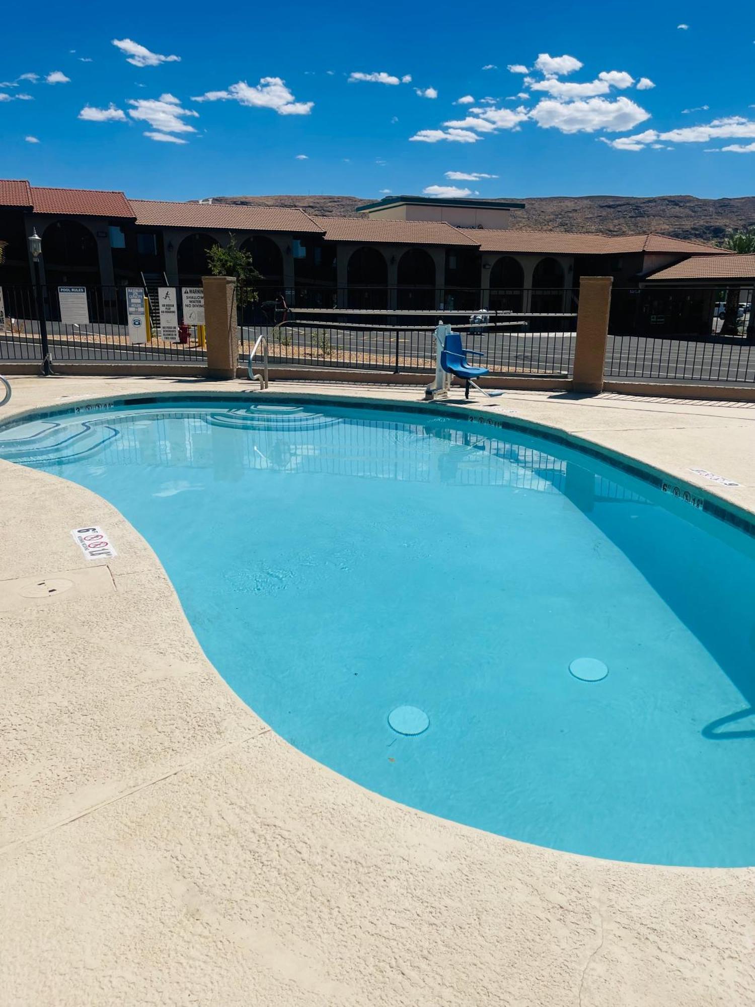 Rodeway Inn Hurricane - Zion National Park Area Екстериор снимка